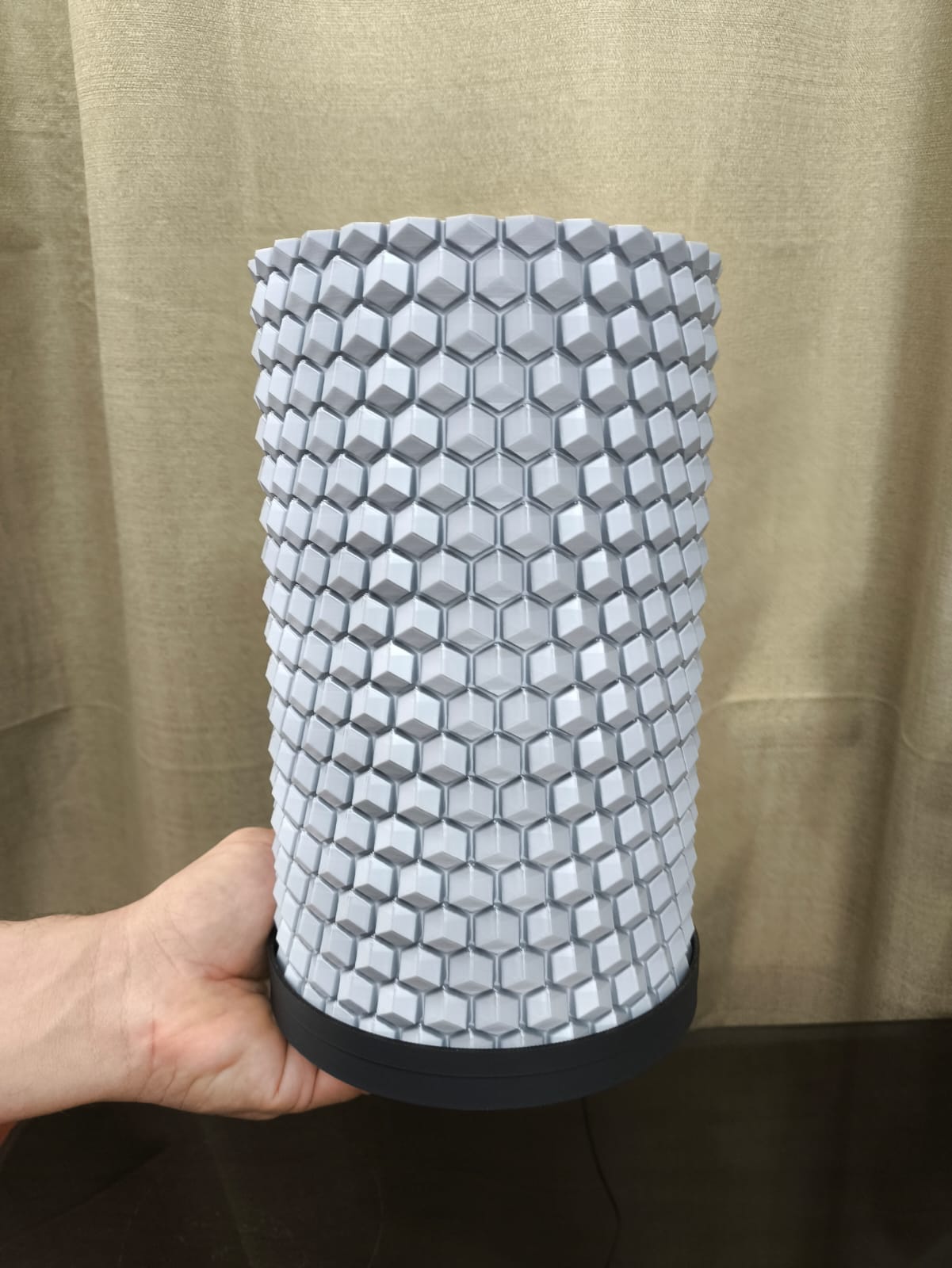 Colmeia apagada, cilindro com textura hexagonal em favo de mel