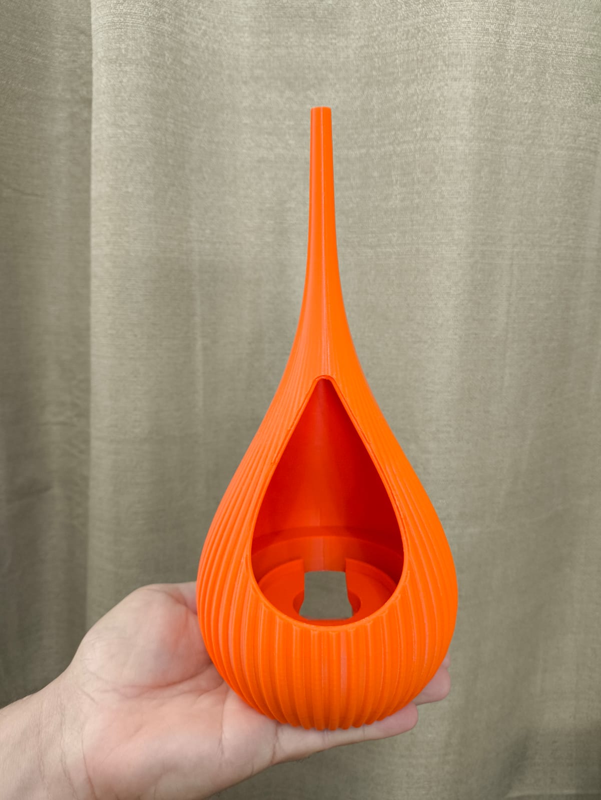 Gota de Orvalho vermelha apagada, textura canelada